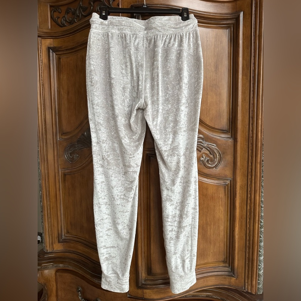 Lululemon Active Wear Ready To Crush Joggers White/Cream Soft Velvet Size 6 - Picture 4 of 6